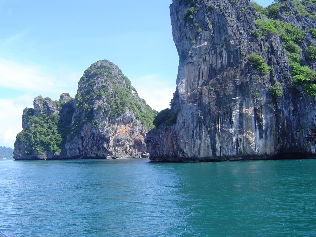Lots of beautiful islands to visit - Laanta Lanta Festival © Graeme Belshaw